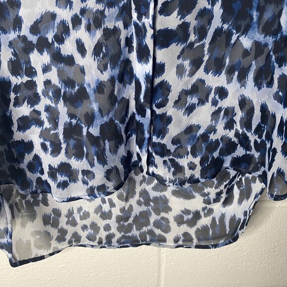 Diane von Furstenberg silk chiffon sheer Blue leopard Top sz 2 Oversized Button - Picture 8 of 10